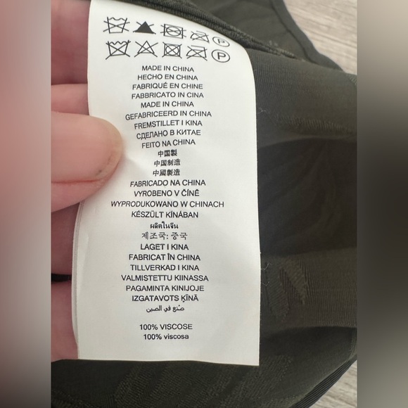 Michael Kors Jacquard Satin Off Shoulder Top Ivy Pattern Bell Puff Sleeve NWT Sm - Picture 5 of 10